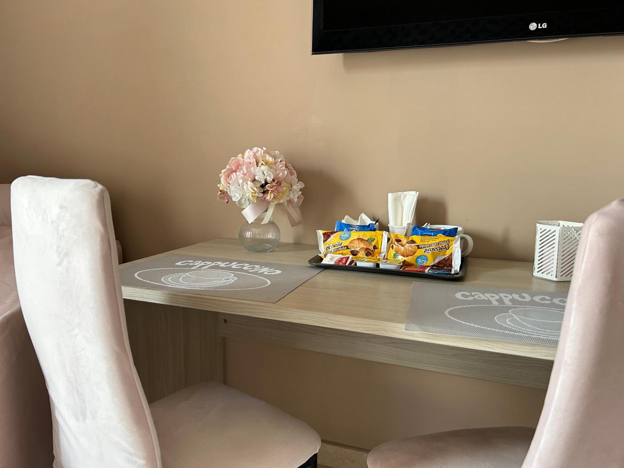 Home Elisabet Наполи Екстериор снимка