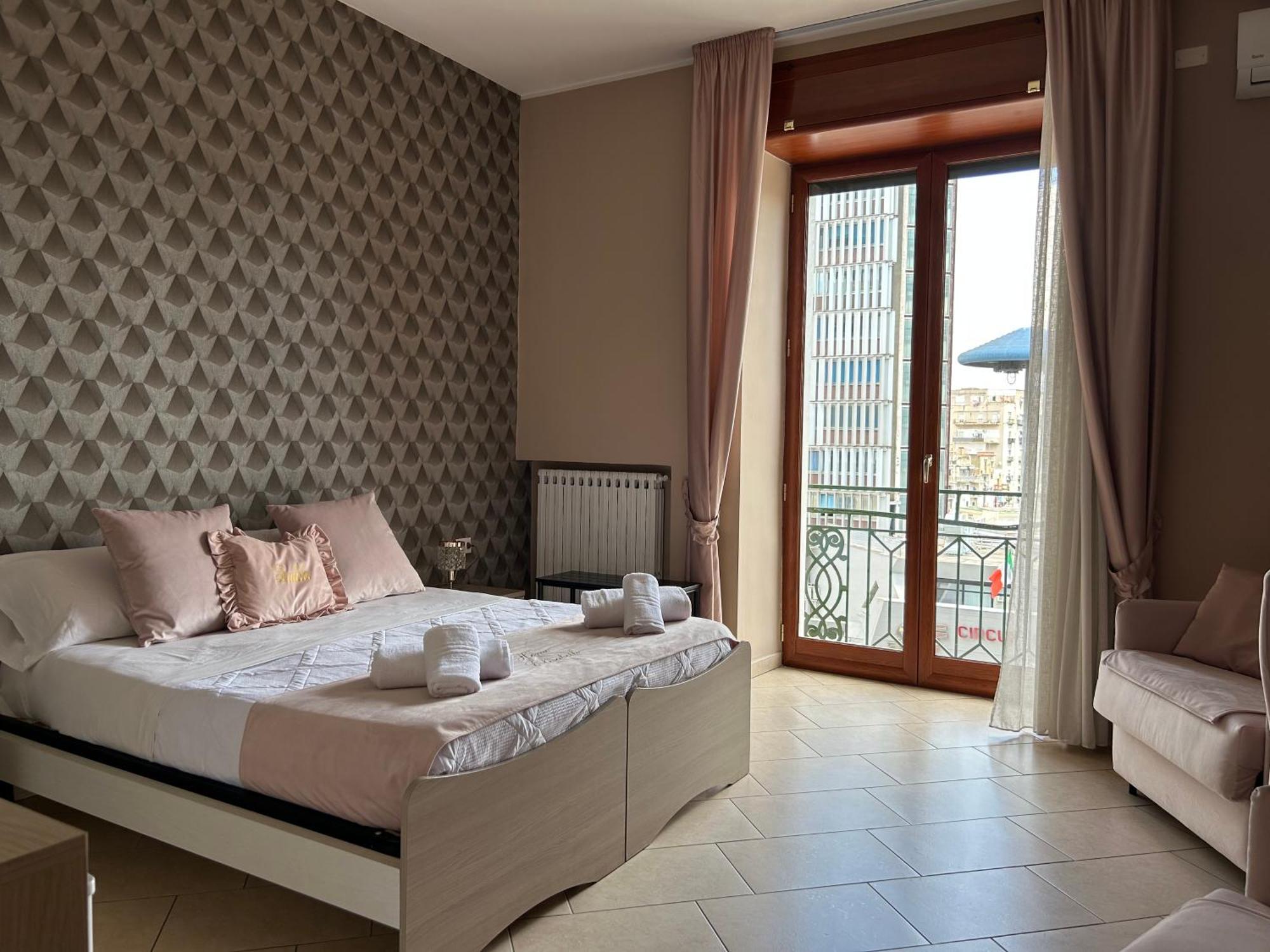 Home Elisabet Наполи Екстериор снимка