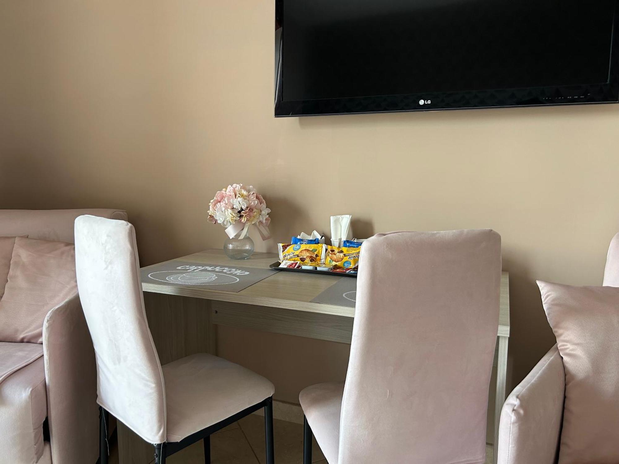 Home Elisabet Наполи Екстериор снимка