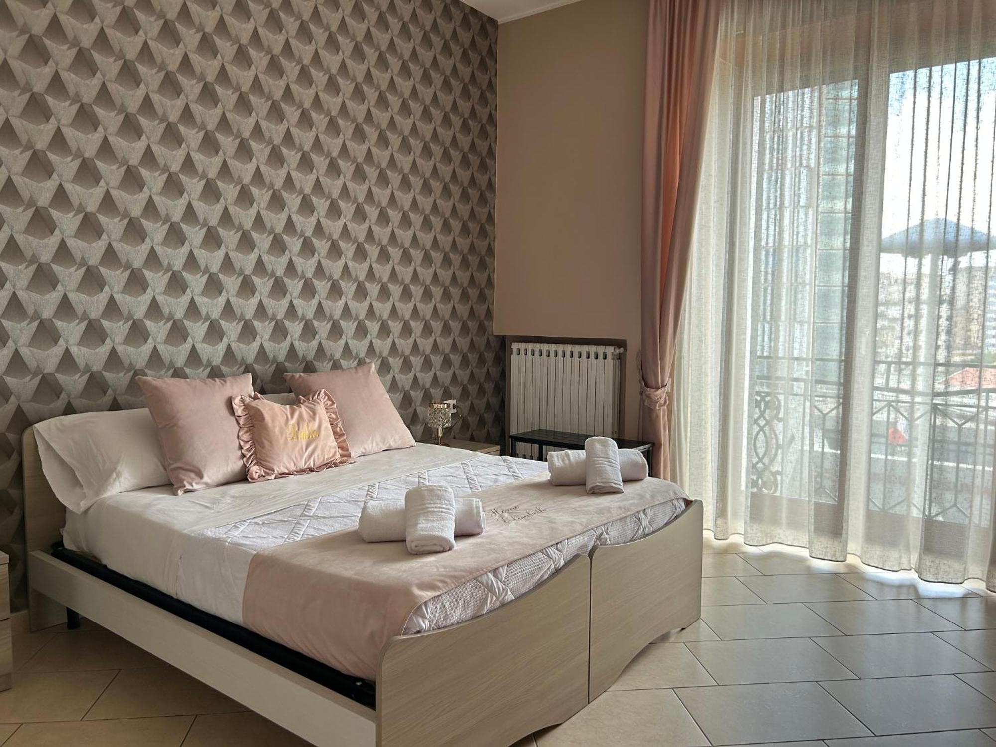Home Elisabet Наполи Екстериор снимка