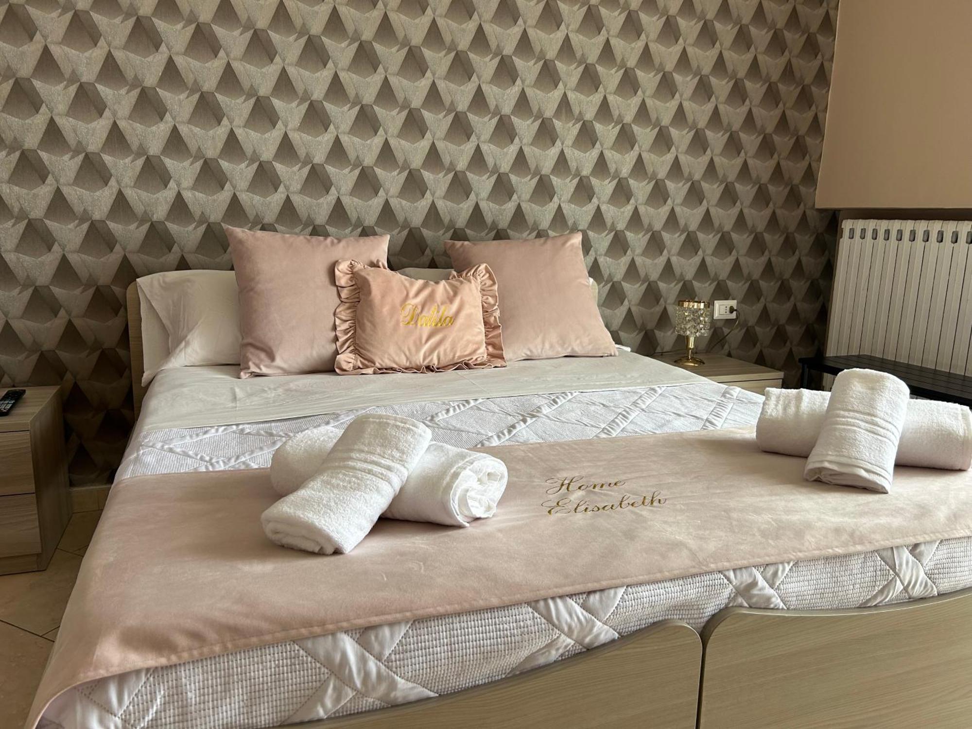 Home Elisabet Наполи Екстериор снимка