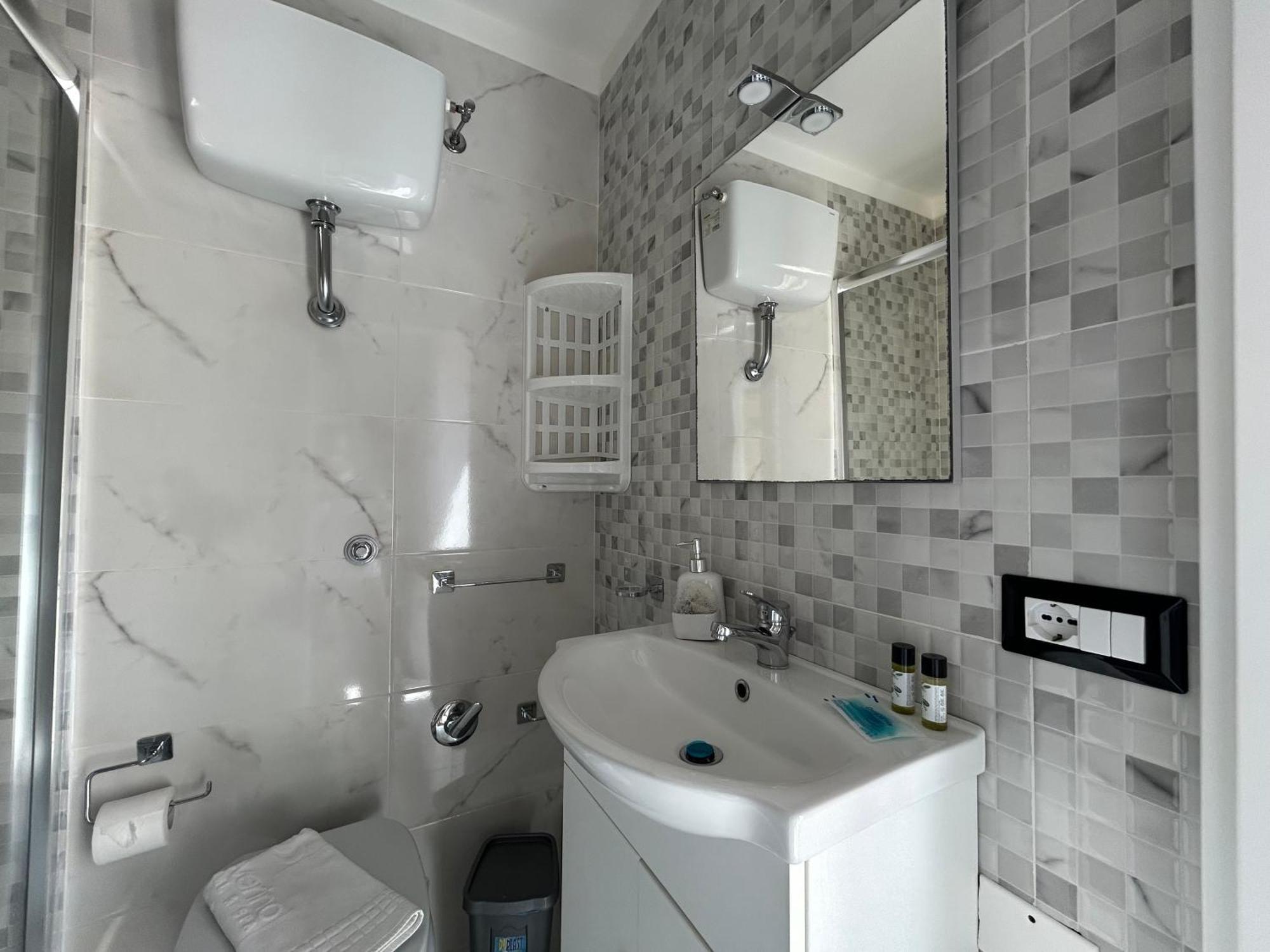 Home Elisabet Наполи Екстериор снимка
