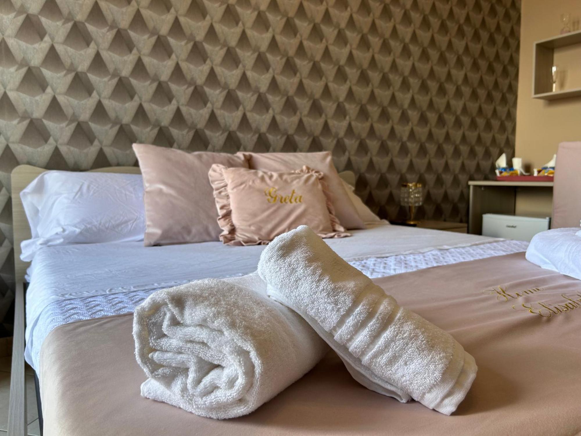 Home Elisabet Наполи Екстериор снимка