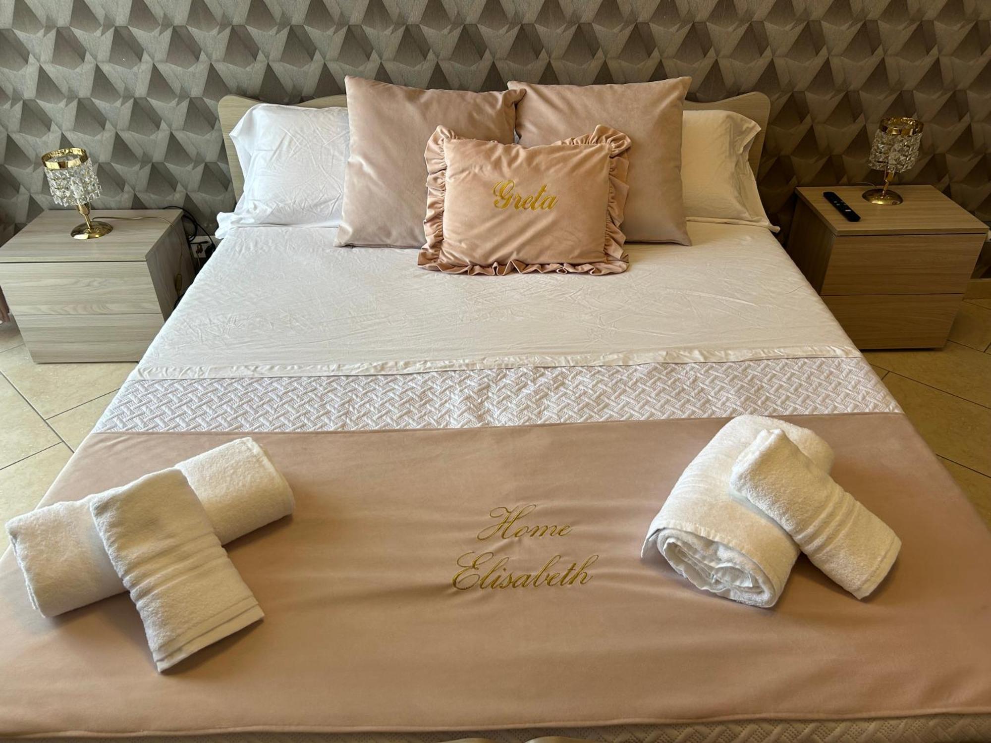 Home Elisabet Наполи Екстериор снимка