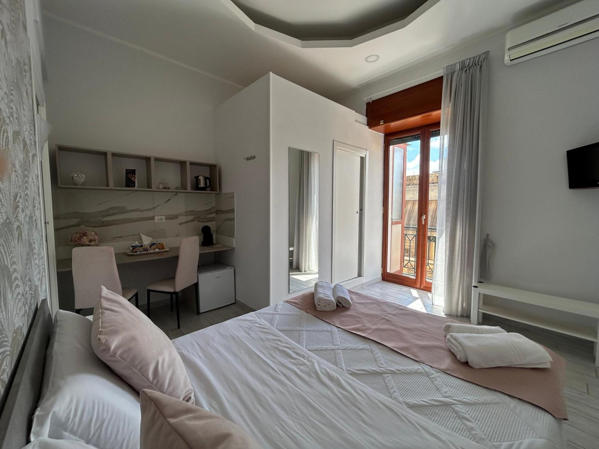 Home Elisabet Наполи Екстериор снимка