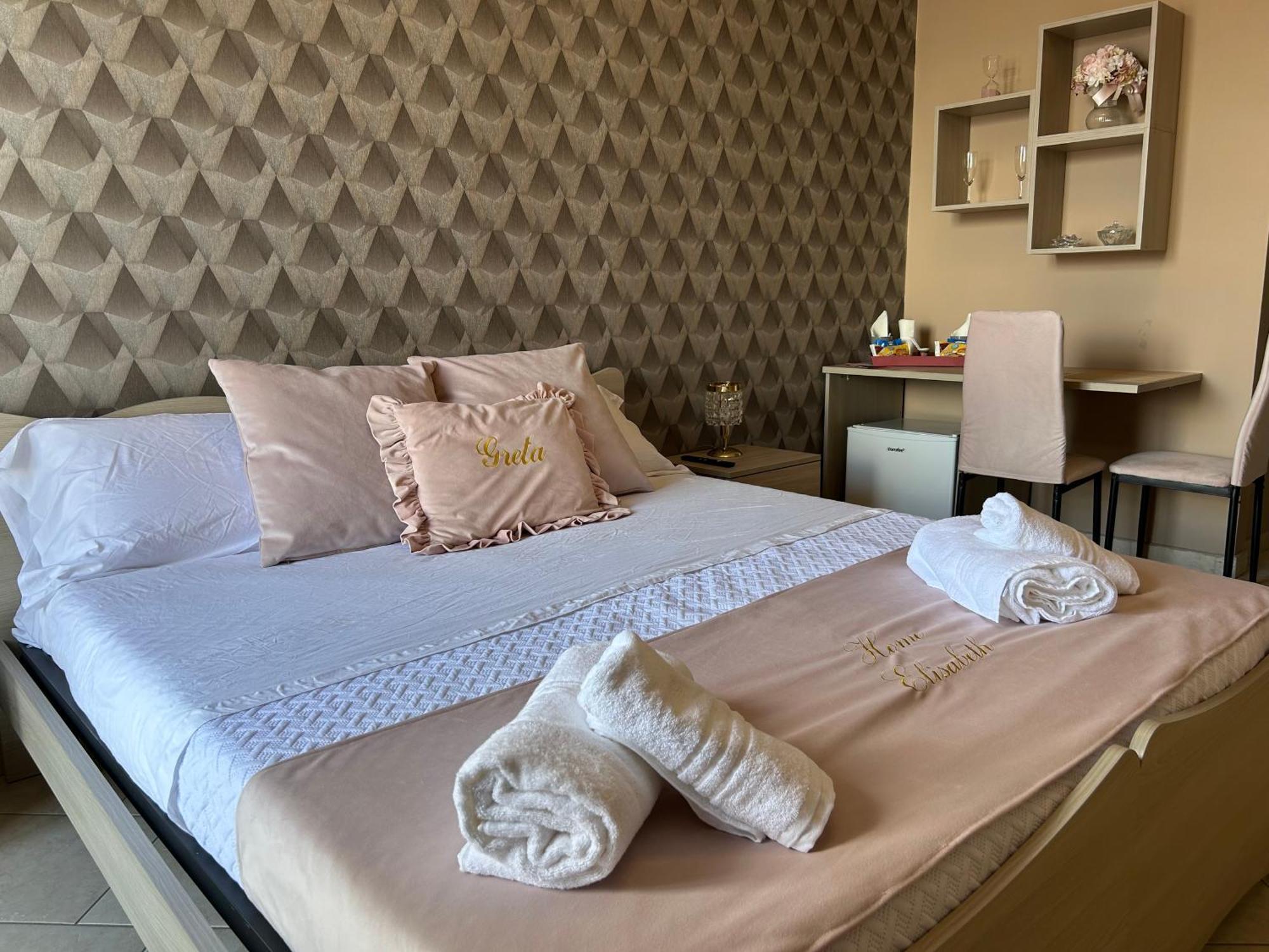 Home Elisabet Наполи Екстериор снимка