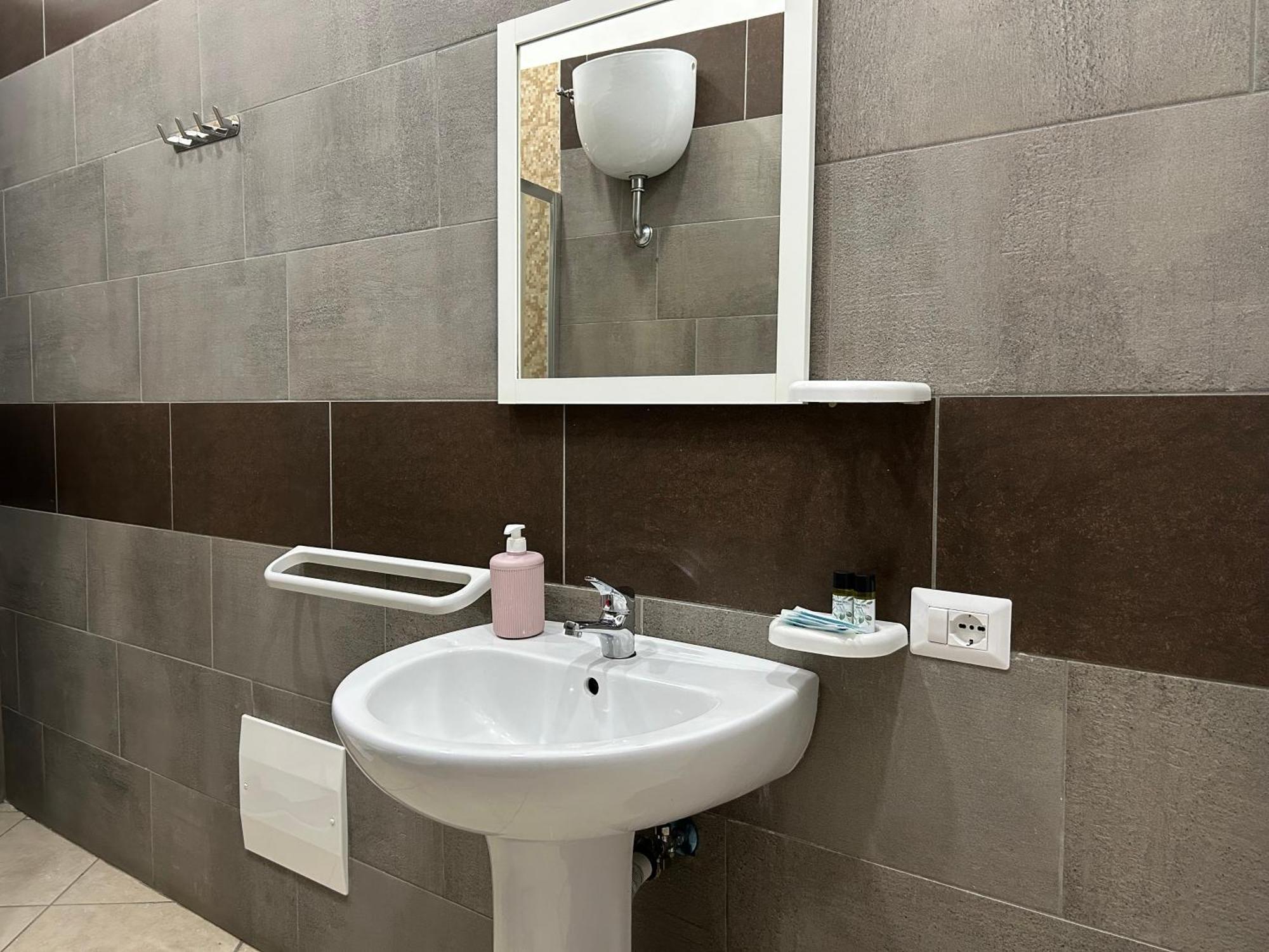Home Elisabet Наполи Екстериор снимка