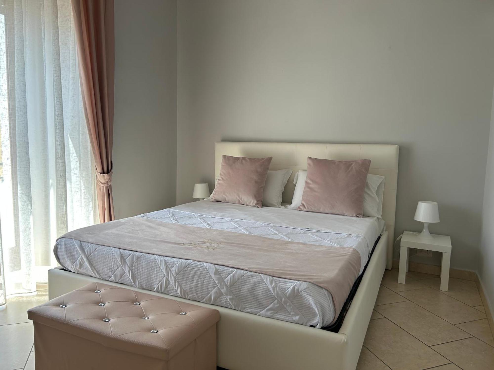 Home Elisabet Наполи Екстериор снимка