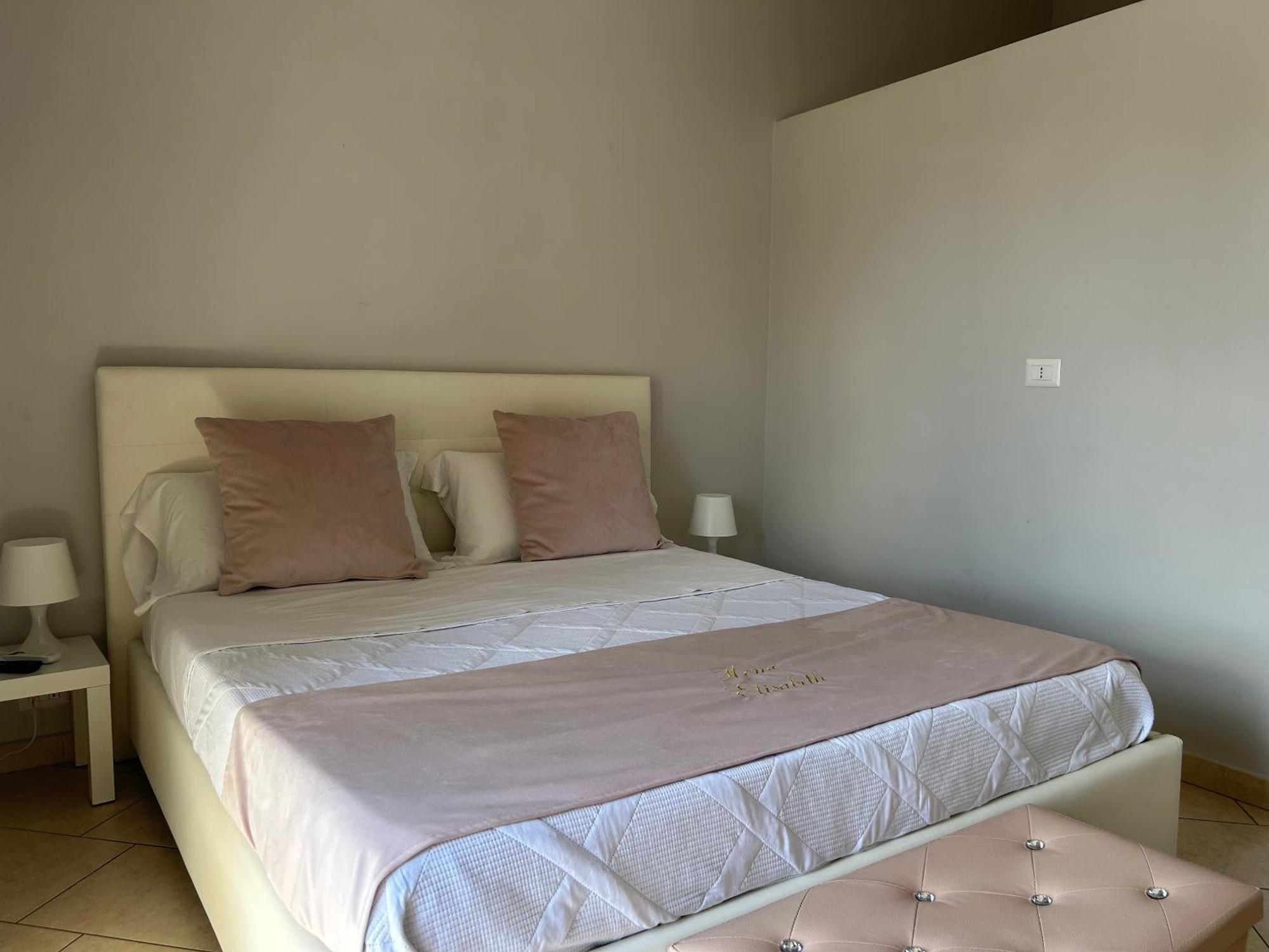 Home Elisabet Наполи Екстериор снимка